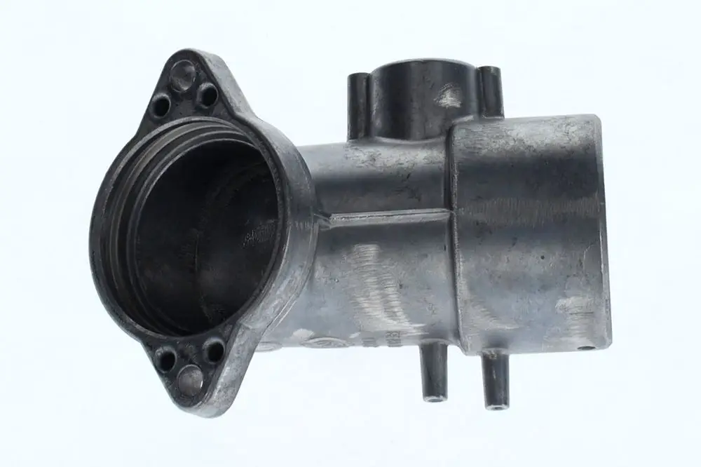 BOSCH Verbindungsteil aus Metall mit einem Anschlussflansch, mehreren Anschlüssen sowie einer runden Öffnung auf der Vorderseite.